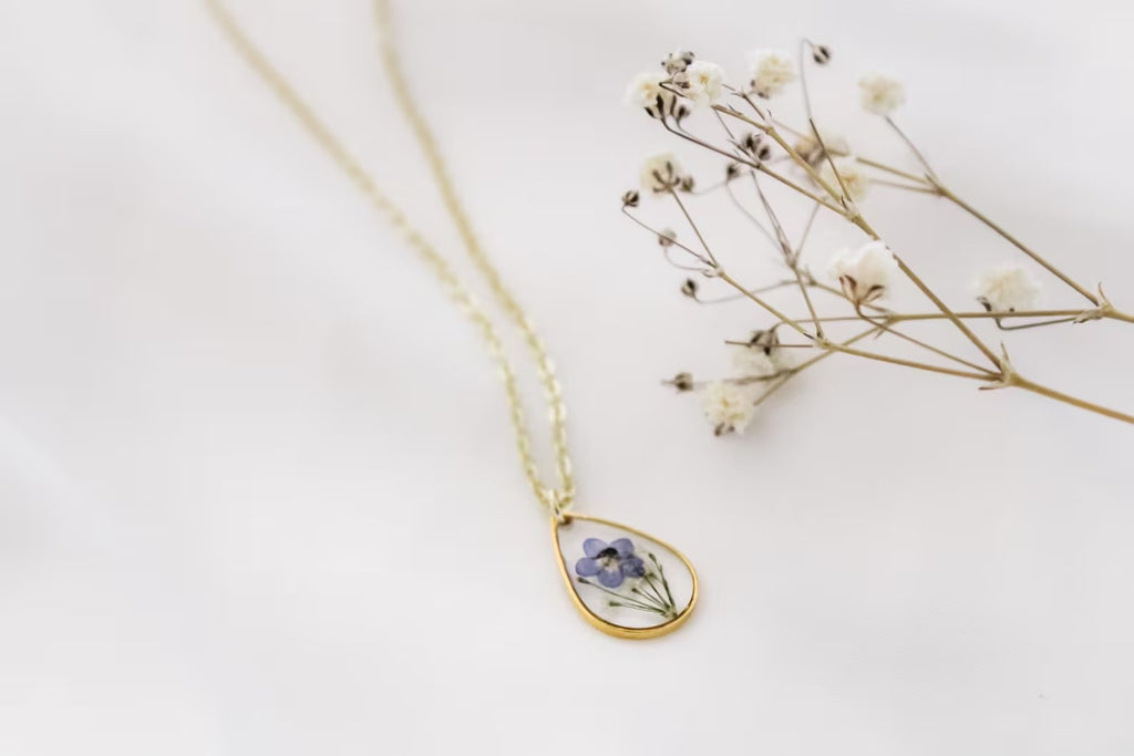 Teardrop Resin Necklace | Real Forget-Me-Not & Queen Anne's Lace